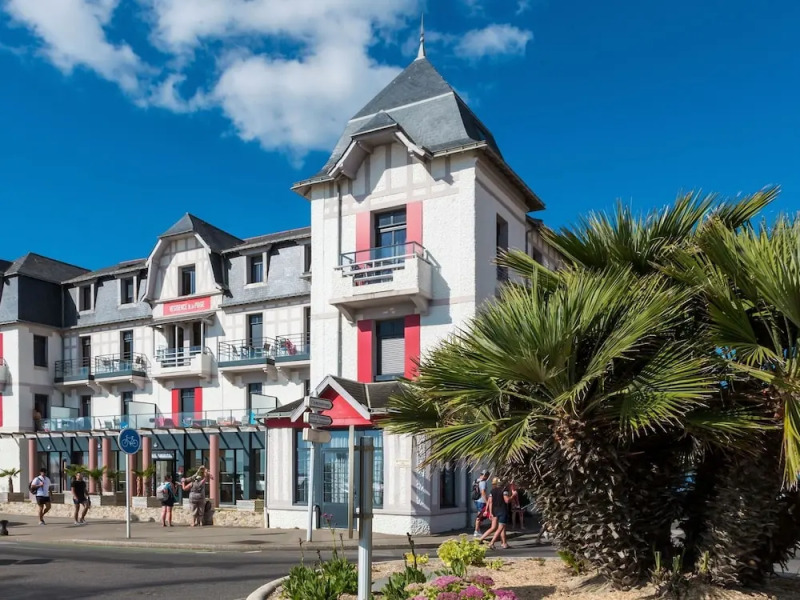 Comfortable Apartment With one Sleeping Cabin Near the Beach