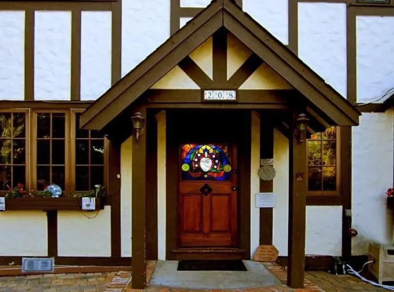 Tudor Rose Manor Santa Cruz