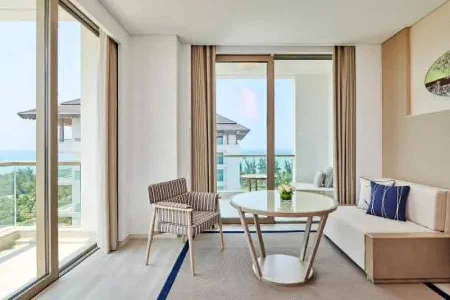 The Mermoon Resort Hainan Tufu Bay Tapestry by Hilton