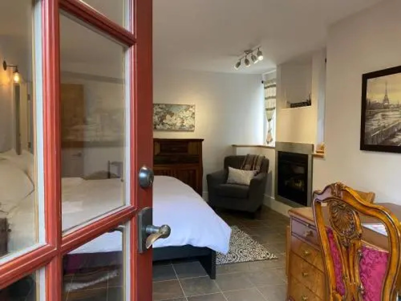 Beautiful, Quiet 3BR in Posh Kitsilano