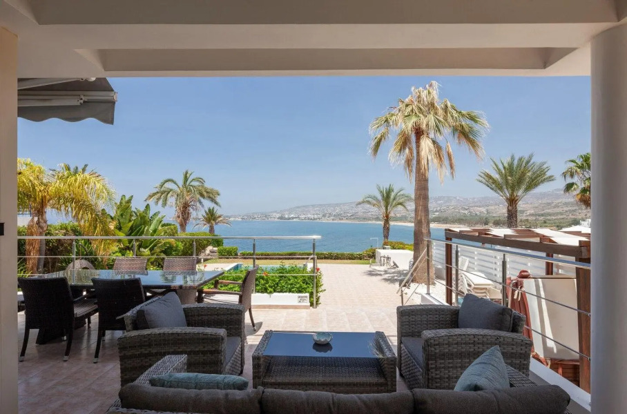 Infinity 4 bedroom Luxury Villa in Kissonerga