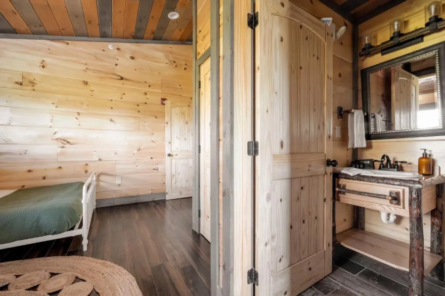 Copperhead by Avantstay Treetop Haven w/ Indoor Pool, Home Theatre & Game Room!!