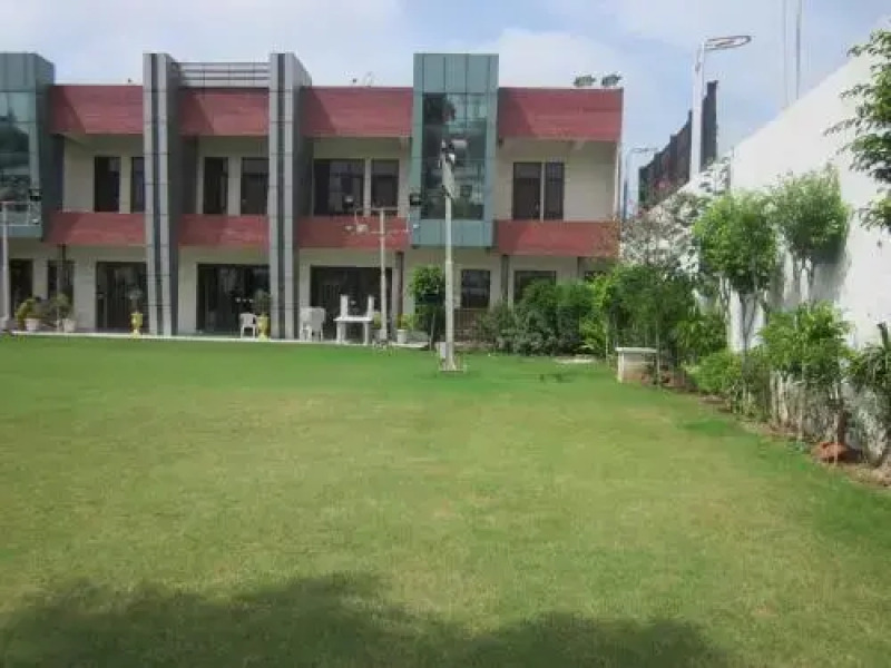 Amrapali Tourist Resort