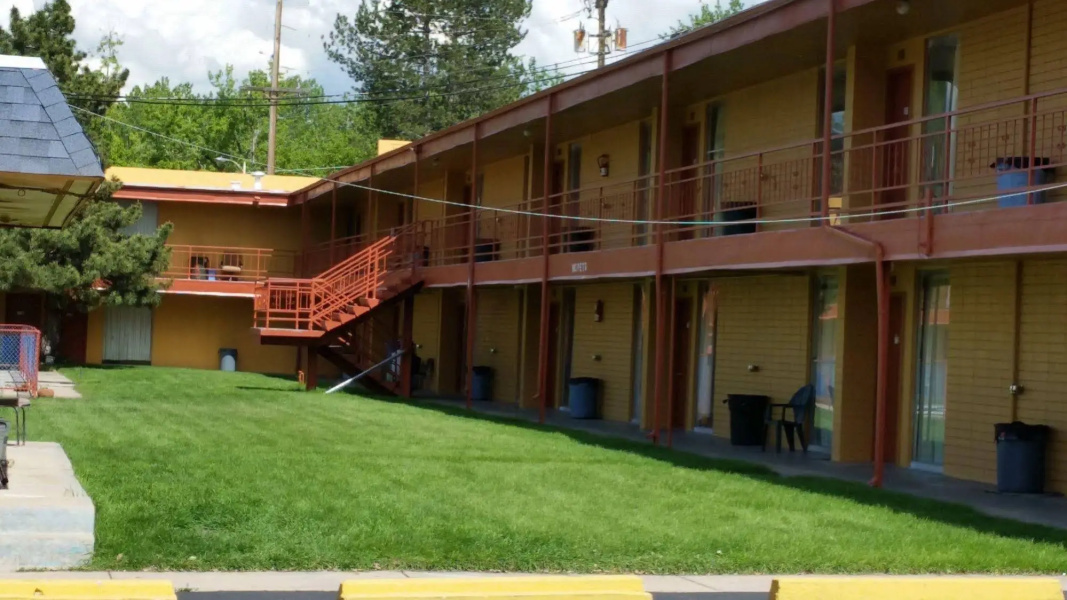 Essex House Motel