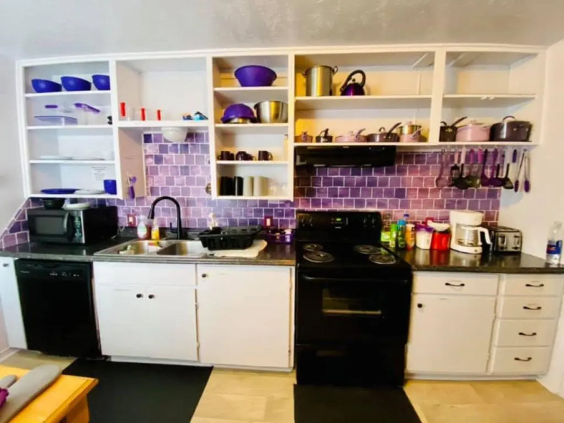 Wizard Cottage sleeps 5 adults Pets Welcome - 1 mile to Ft. Sill