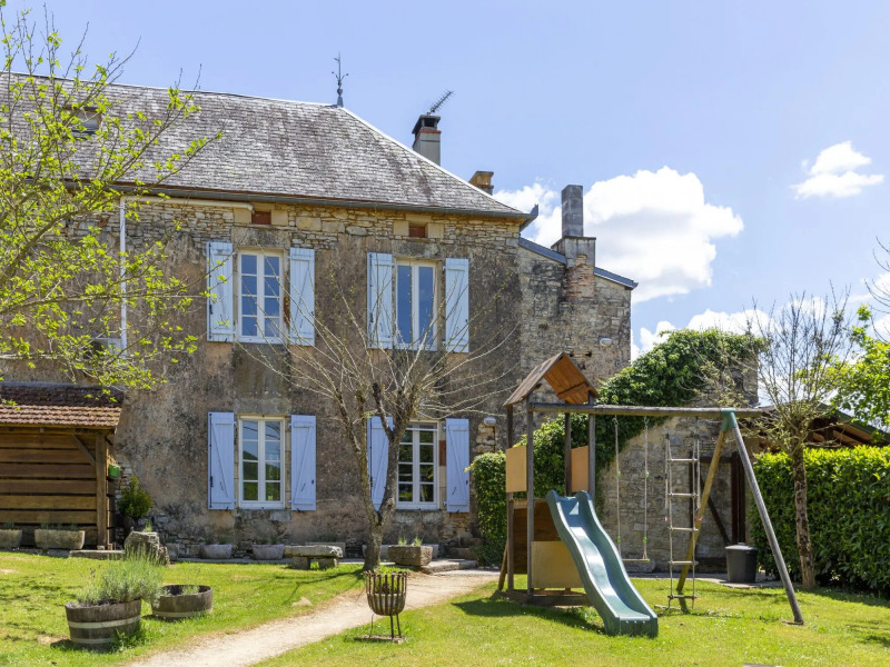 Splendid Holiday Home in Dégagnac with heated Swimming Pool and jacuzzi