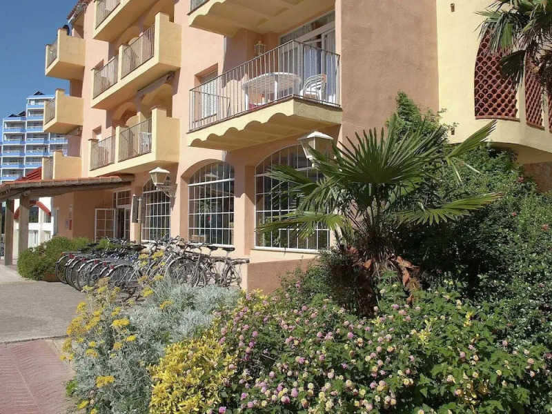 Holiday Apartment in a Complex near Sea