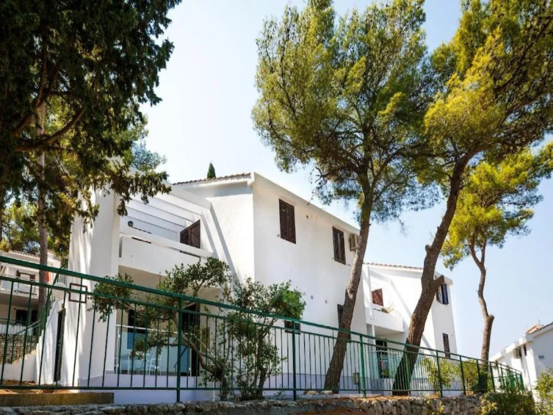 Lumbarda Resort Apartments