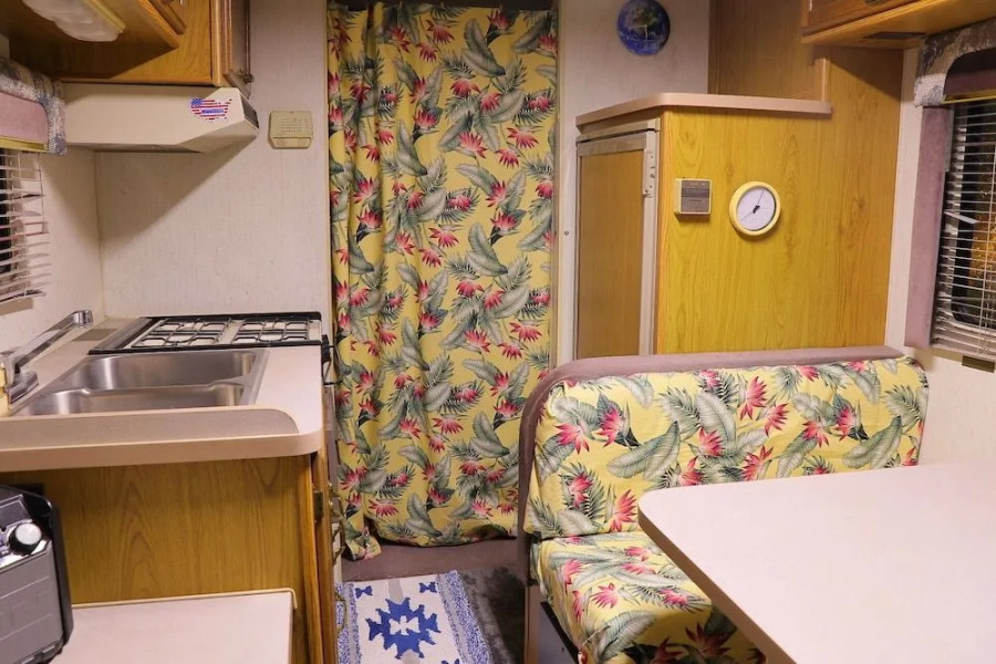 Cafe Bar & Hostel Go Me