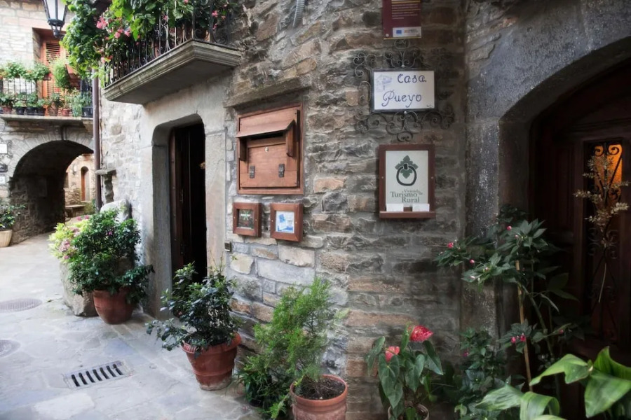 Casa Lacambra De Pueyo