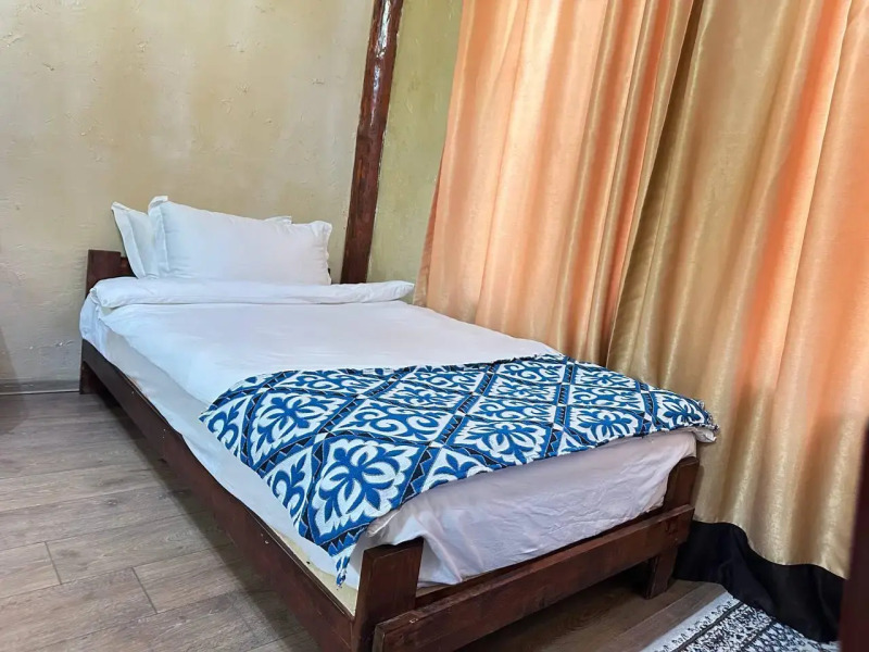 Sultan Kyzyl-Kia (Султан Кызыл-Кия)