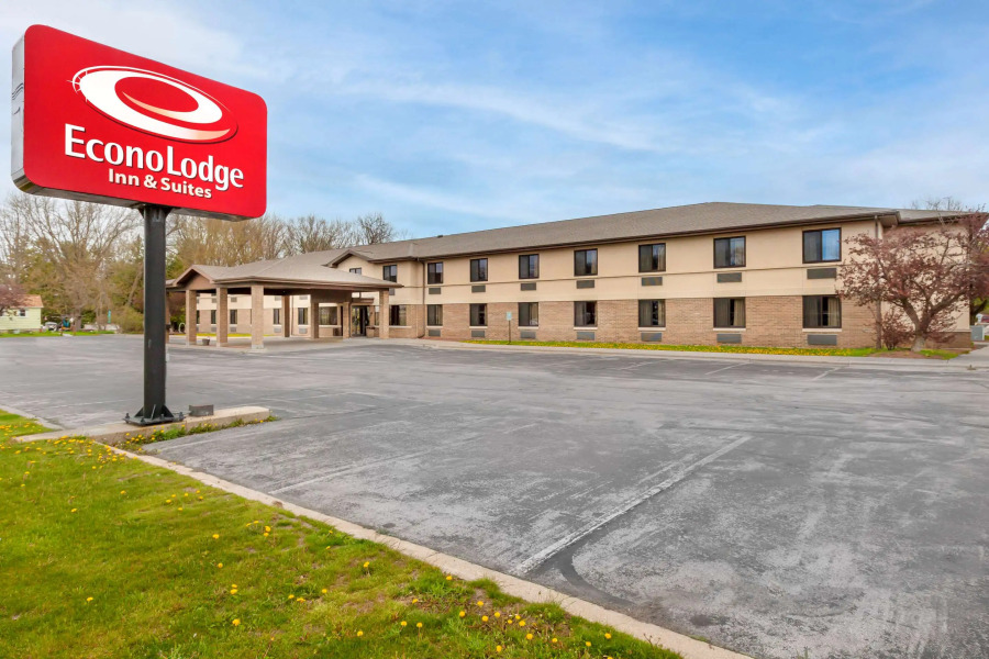 Econo Lodge Inn & Suites Oconto