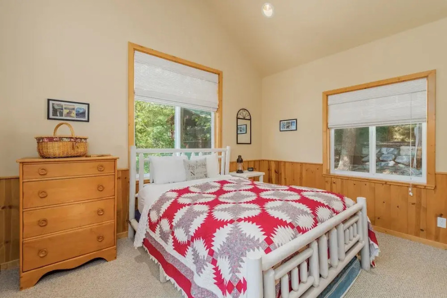 Lazy Bear Lodge 3 Bedroom Home by NW Comfy Cabins by RedAwning