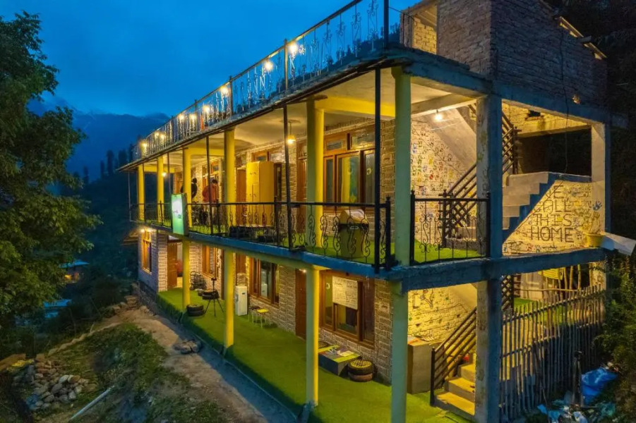 Whoopers Hostel Tosh