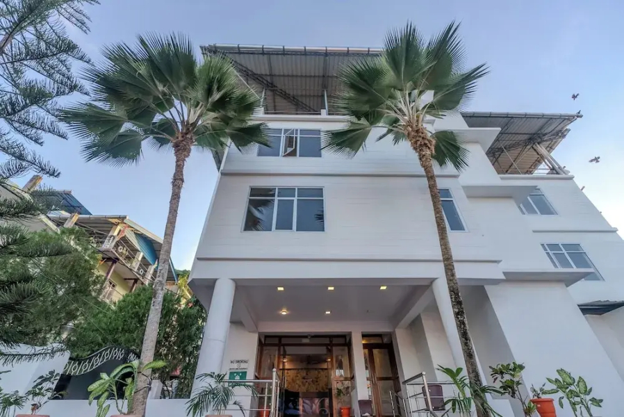Hotel Mainak