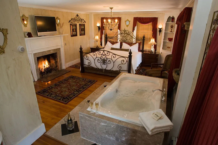 Historic Jacob Hill Inn