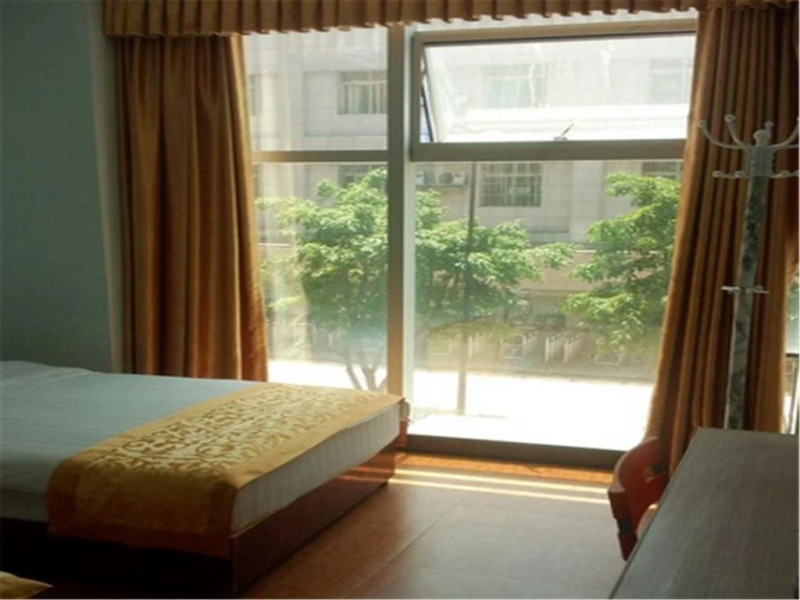 April Day Business Hotel