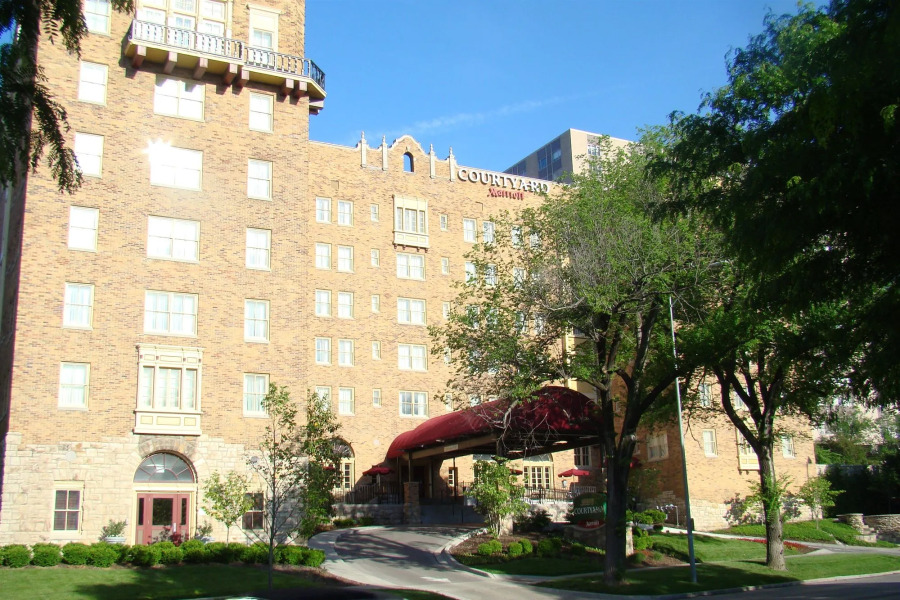Courtyard by Marriott Kansas City Country Club Plaza