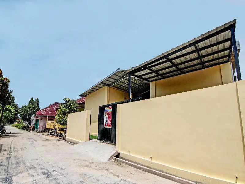 Oyo 91835 Djasur Kost