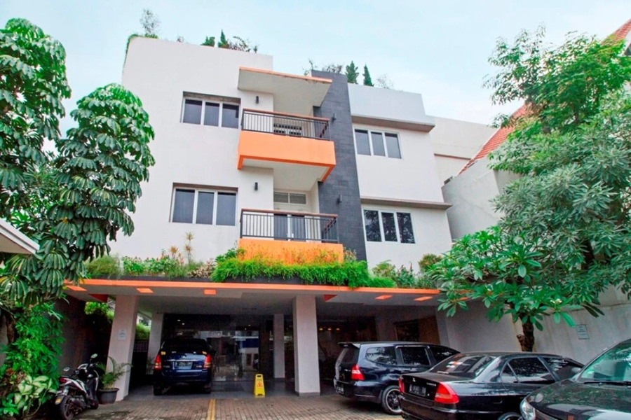 RedDoorz Plus Near ITC Fatmawati