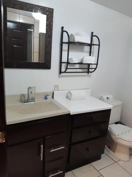 Seaside Hotel & Victor's RV Park