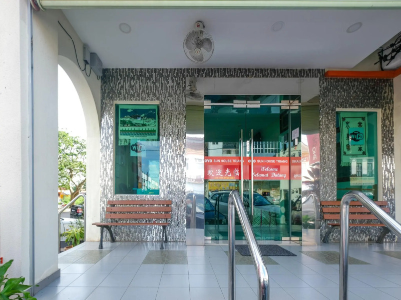 OYO 89877 Sun Triang Hotel
