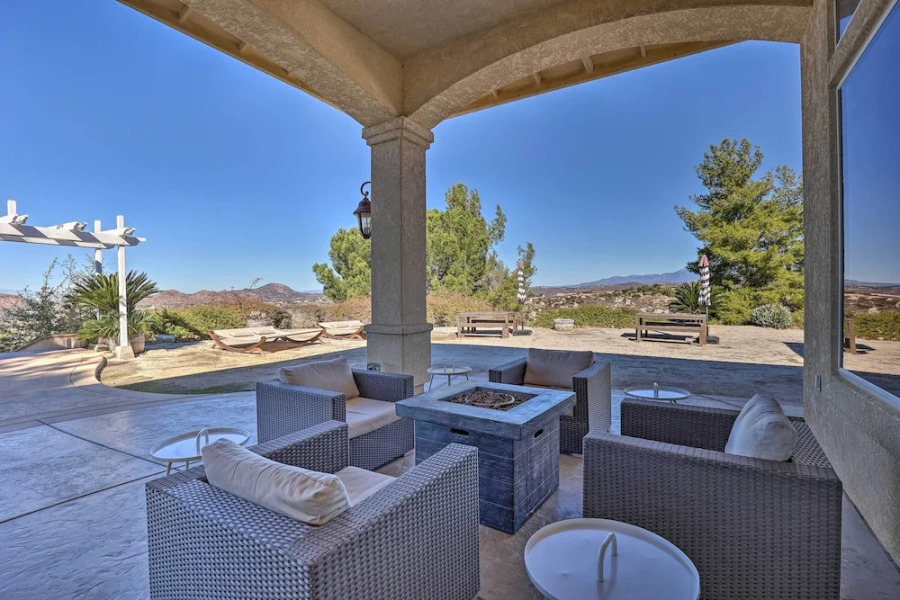 Charming Temecula Home w/ Hot Tub, Mountain Views!