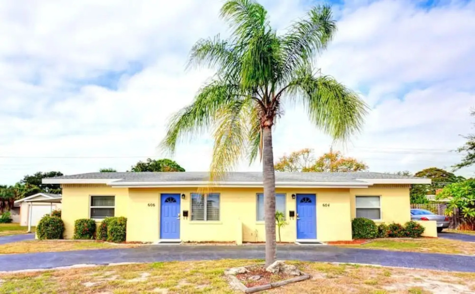 Venice Harbor 606 - Two Bedroom Home