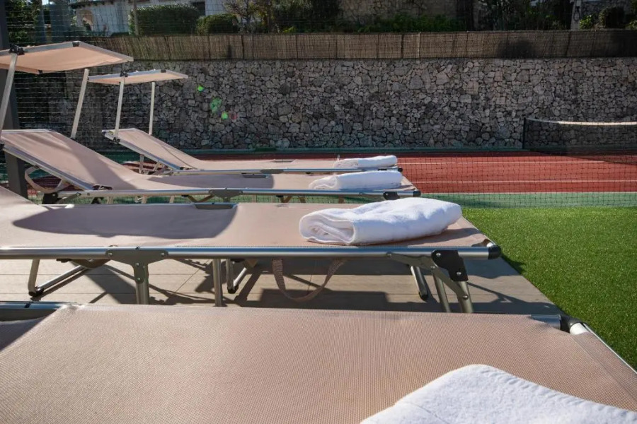 Sara 4 personas, free WIFI, chill-out, private pool, private tennis court