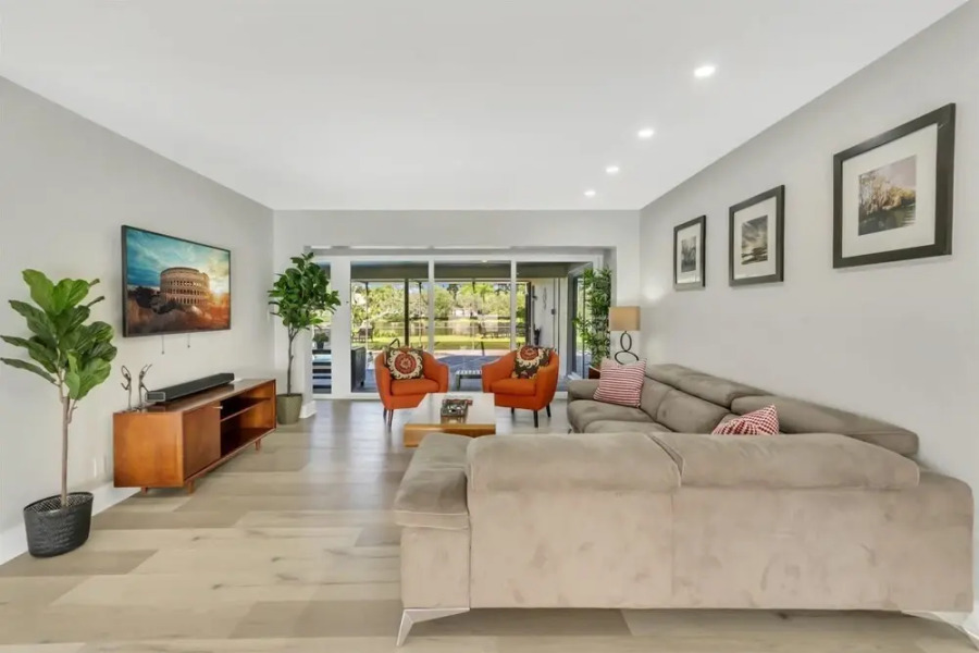 Watersedge - Private & Sanitized, Self Check-in. Perfect for Social Distancing & Working From Home. Private Pool, Pet Friendly. Super-host Support