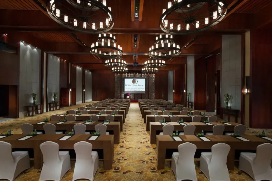 DoubleTree by Hilton Hainan Qixianling Hot Spring