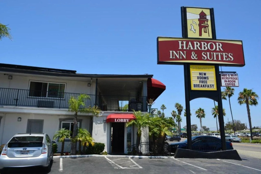 Harbor Inn & Suites