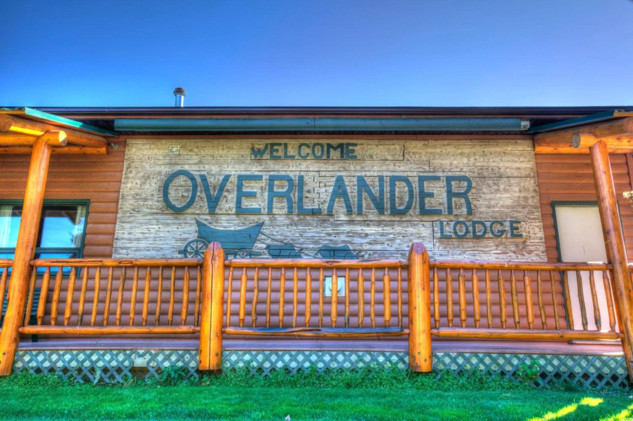 Overlander Mountain Lodge