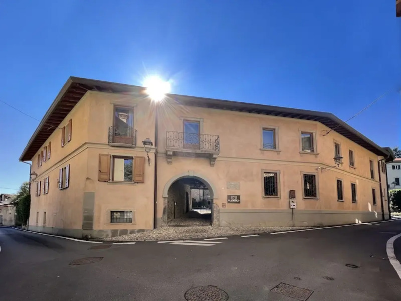 1711 Luxury Guest House