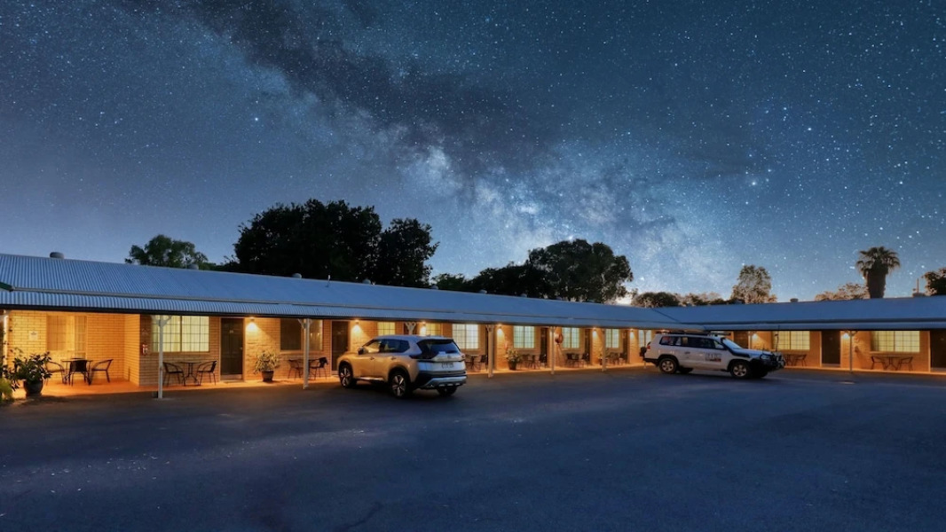 Riverland Motor Inn & River's Restaurant