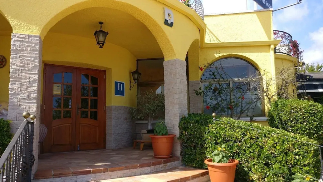 La Nova Tenalla - Adults Only