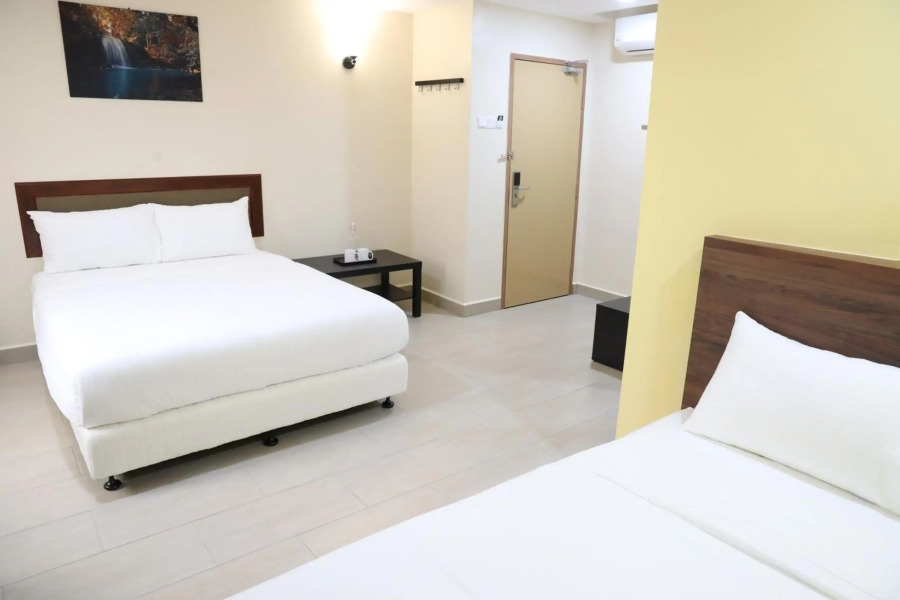 Capital O 90897 Island City Hotel