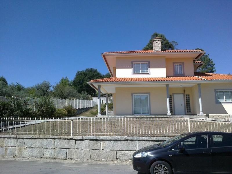 3 Bedroom House in Viseu, With Wonderful Mountain View and Garden 60 k