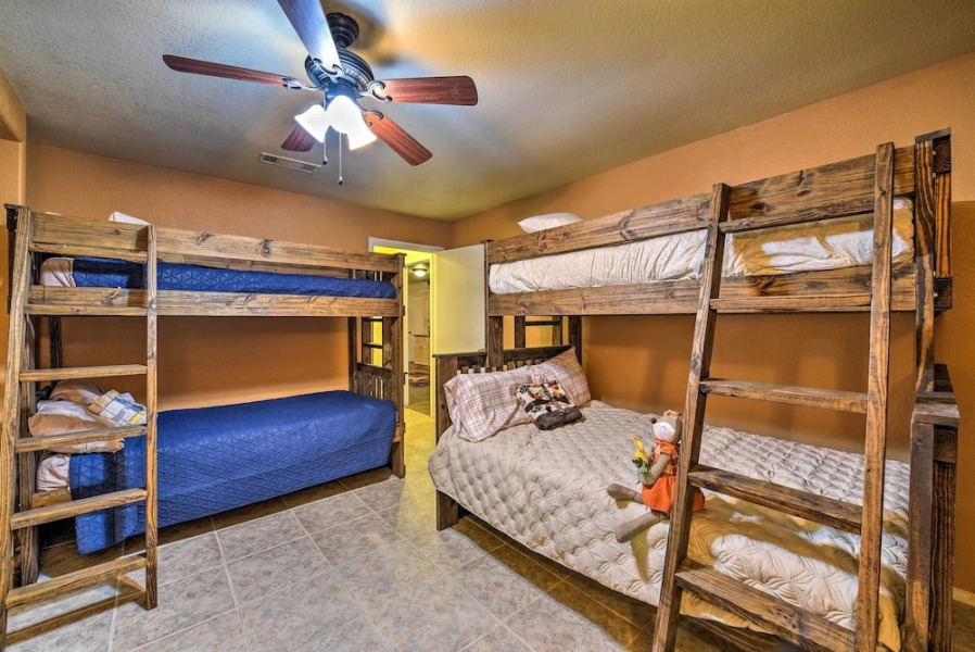 Spacious Conroe Home w/ Foosball & Pool Table!