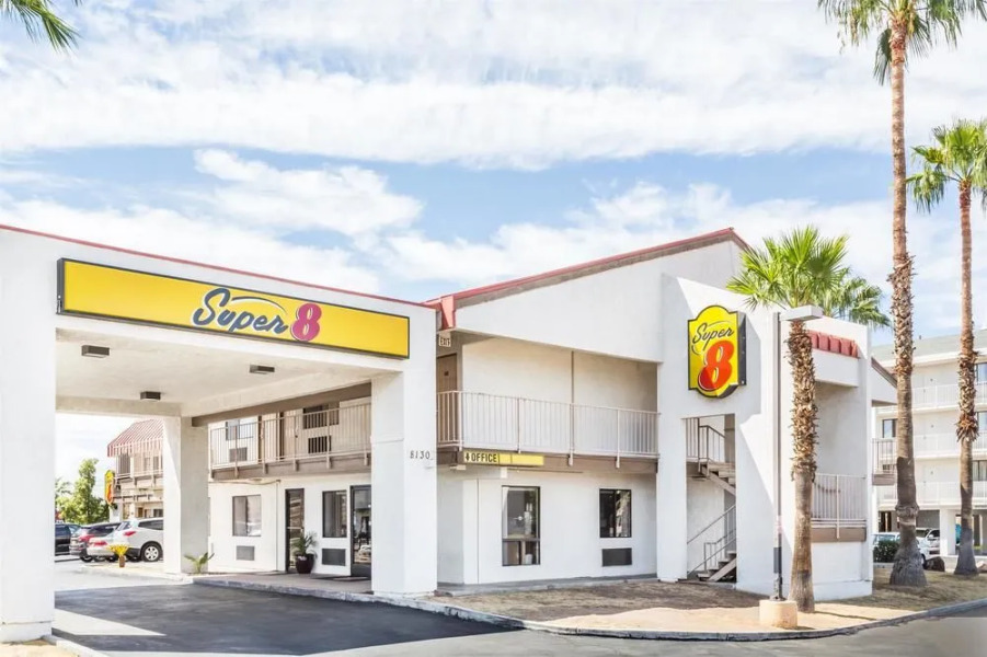 Super 8 Phoenix Metro North