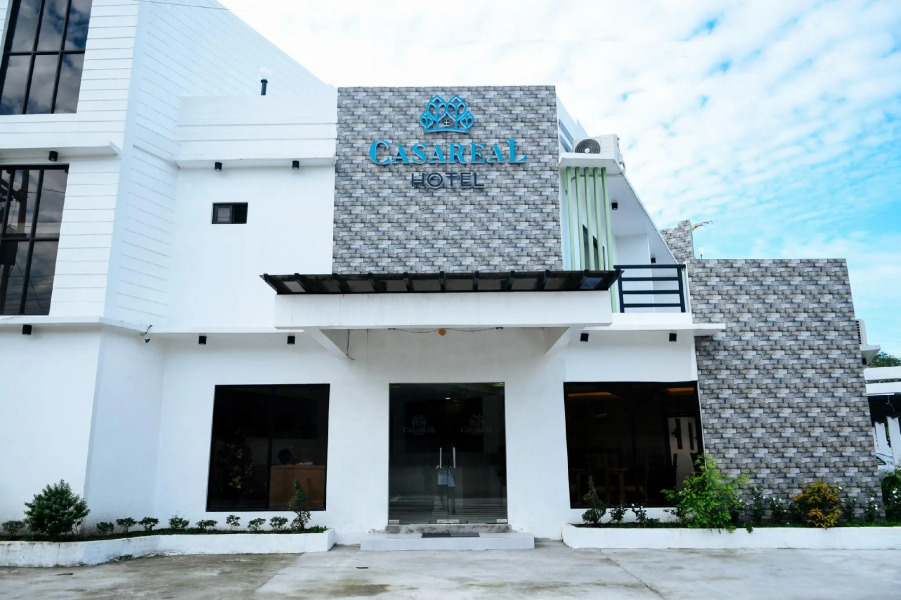 RedDoorz Plus @ Casareal Hotel