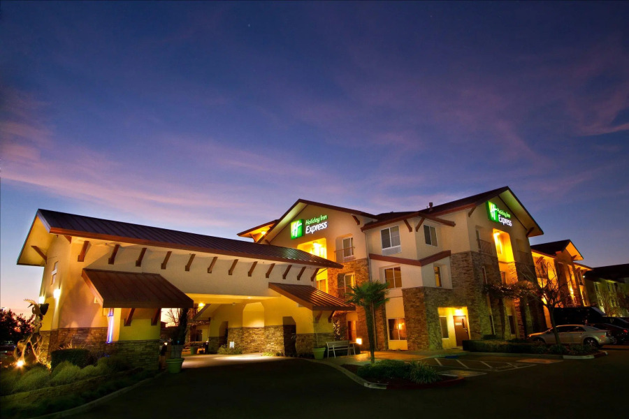 Holiday Inn Express and Suites Turlock by IHG