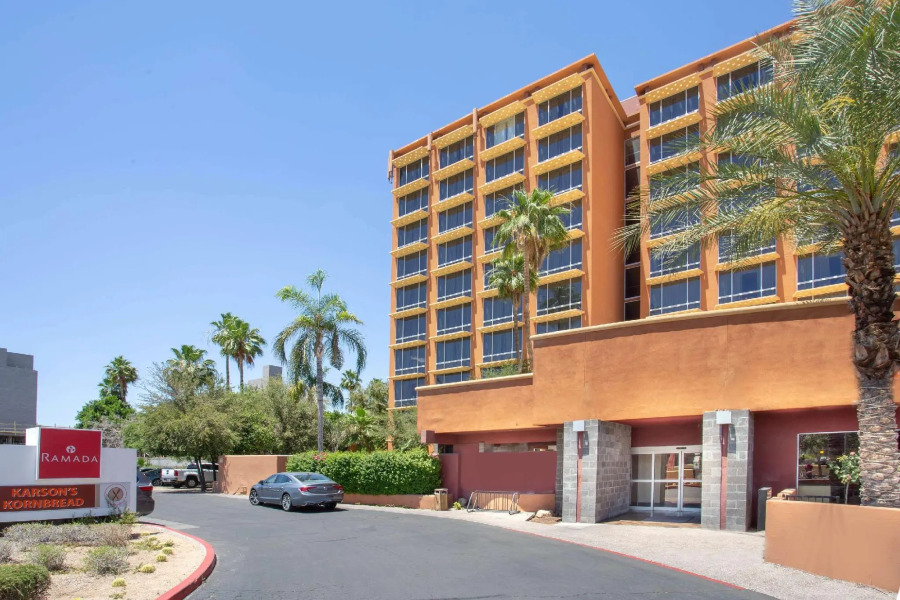 Holiday Inn Express & Suites Phoenix Midtown by IHG