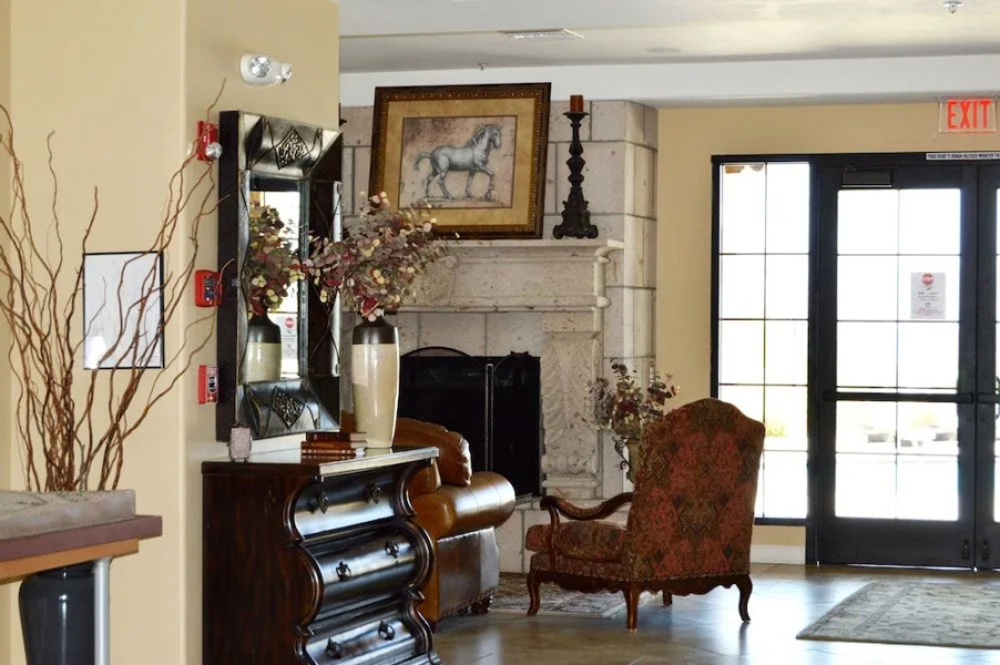 Gorgeous 3BD Havasu Home with Lake View