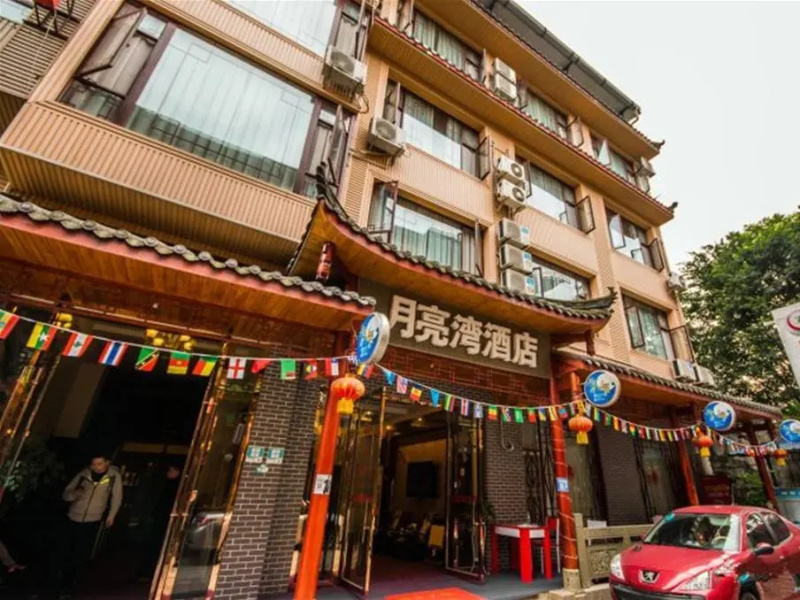 Mount Emei Moon Bay Hotel