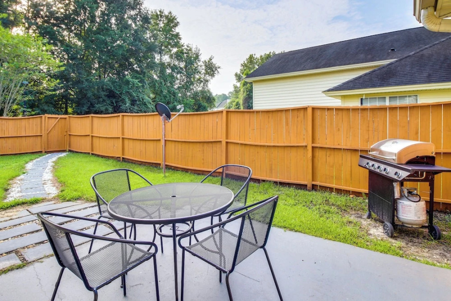 Soothing Savannah Townhome With Patio!