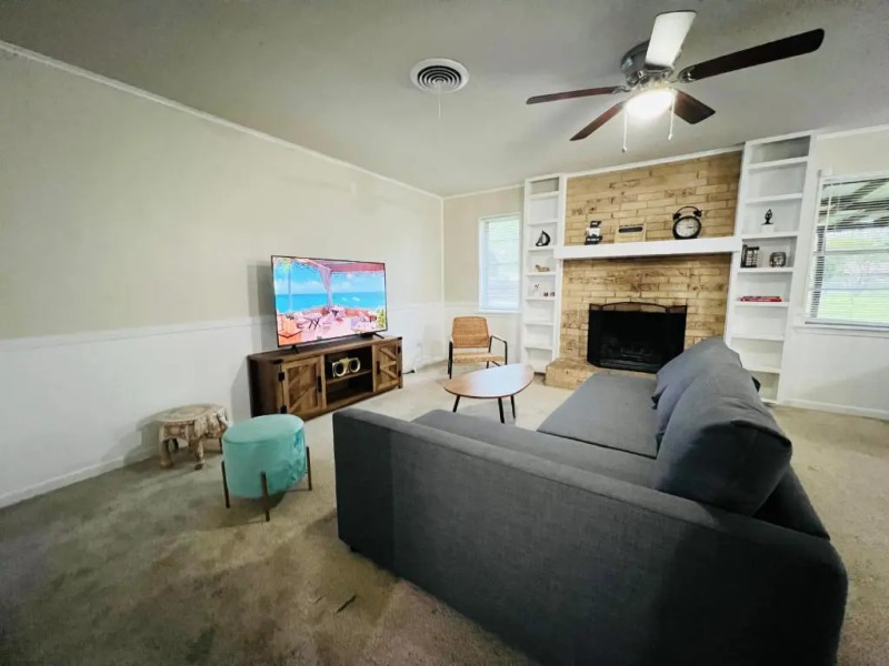 The Lil' Yellow Door8