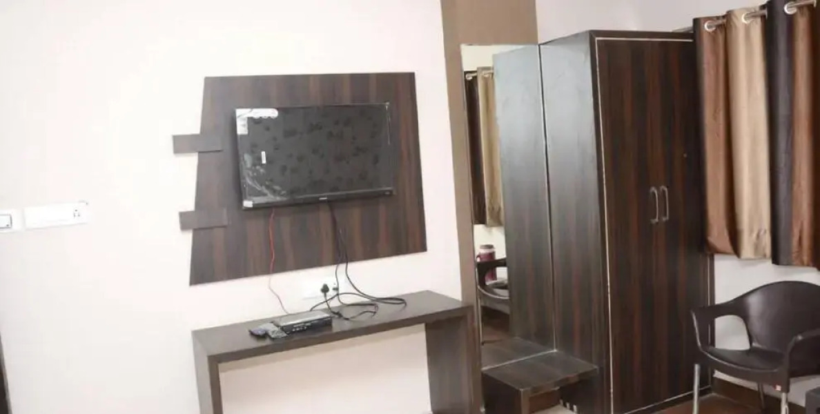 OYO 10289 Hotel Pearl Palace