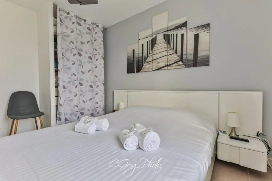 Très jolie maison avec piscine sous dôme