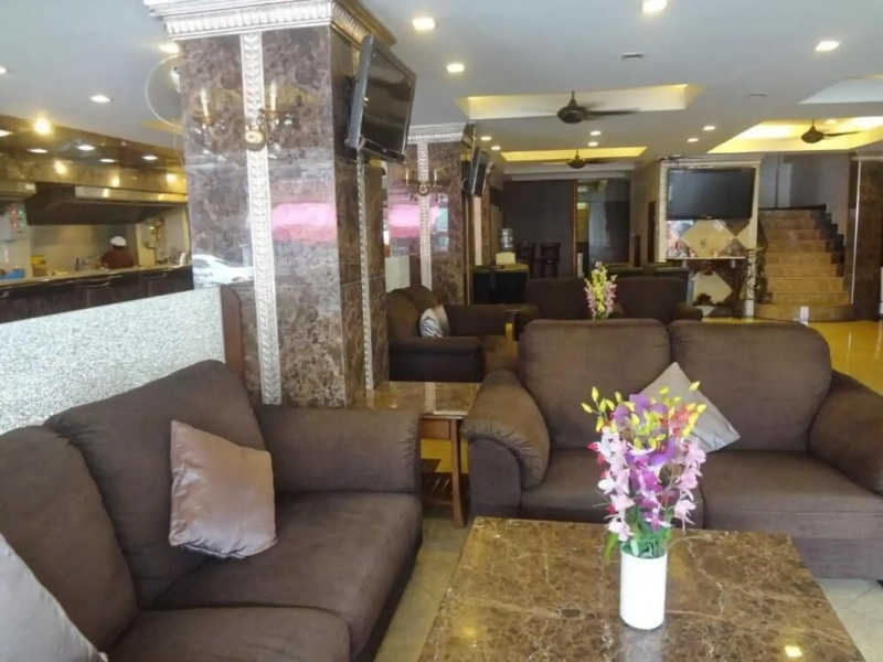 Maleez Lodge Hotel & Restaurant